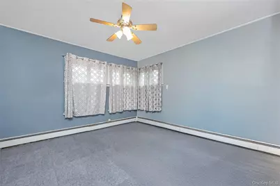 2 Glow Lane, Hicksville, NY 11801 - Photo 25