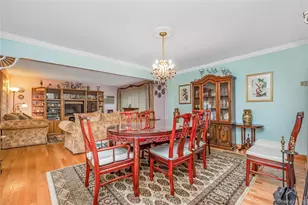 2 Glow Ln, Hicksville, NY 11801 - Photo 9