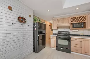 2 Glow Ln, Hicksville, NY 11801 - Photo 5
