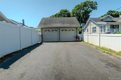 156 Fairview Avenue, Bayport, NY 11705 - Photo 17