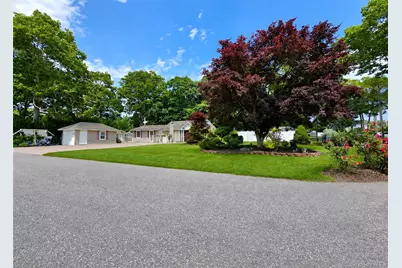 241 Terry Boulevard, Holbrook, NY 11741 - Photo 3