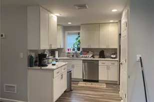 16 Oak Ave, Riverhead, NY 11901 - Photo 5