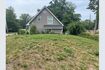 16 Oak Avenue, Riverhead, NY 11901 - Photo 3