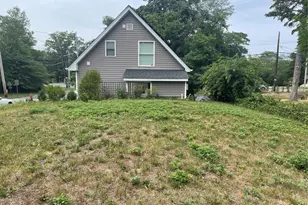 16 Oak Ave, Riverhead, NY 11901 - Photo 3