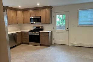 32 Marwood Rd S, Port Washington, NY 11050 - Photo 3