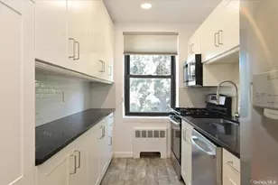 1 Maple Dr, Great Neck, NY 11021 - Photo 3