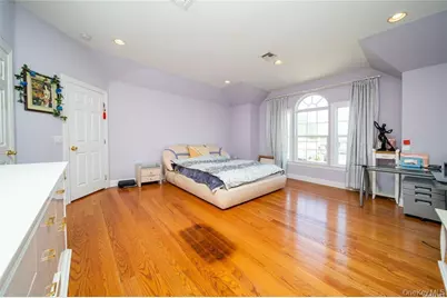 66 Maple Street #A, Roslyn Heights, NY 11577 - Photo 15
