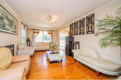 66 Maple Street #A, Roslyn Heights, NY 11577 - Photo 7