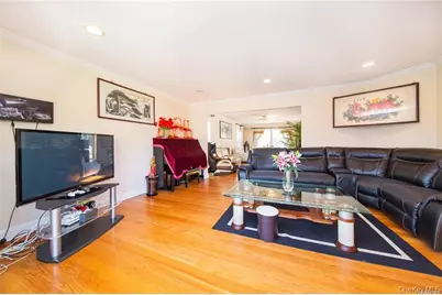 66 Maple Street #A, Roslyn Heights, NY 11577 - Photo 5