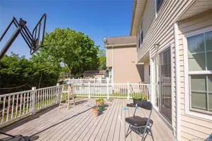 66 Maple St, Roslyn Heights, NY 11577 - Photo 23