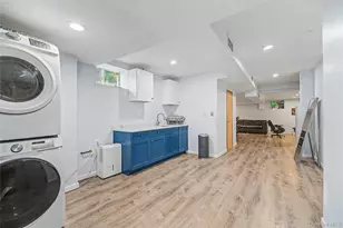 9327 244th St, Floral Park, NY 11001 - Photo 21