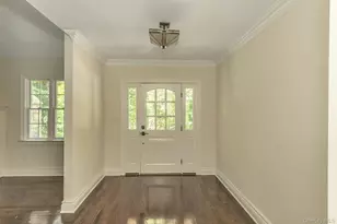 10 Laurel Cove Rd, Oyster Bay, NY 11771 - Photo 3