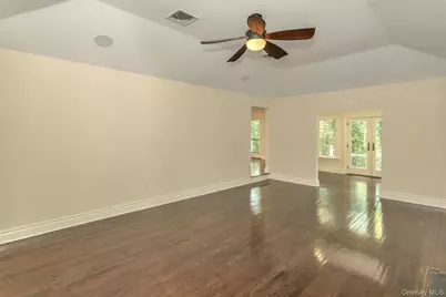 10 Laurel Cove Road, Oyster Bay, NY 11771 - Photo 5