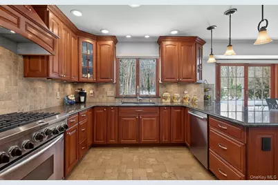 15 Tiber Road, Oyster Bay, NY 11791 - Photo 9
