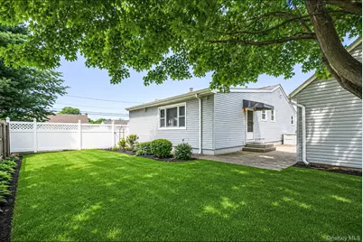 426 N 4th Street, Lindenhurst, NY 11757 - Photo 7