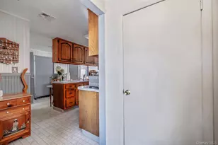 426 N 4th St, Lindenhurst, NY 11757 - Photo 11