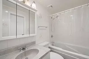 426 N 4th St, Lindenhurst, NY 11757 - Photo 23