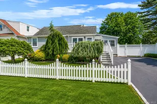 426 N 4th St, Lindenhurst, NY 11757 - Photo 3
