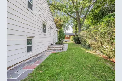 90 Patton Drive, Yonkers, NY 10710 - Photo 9