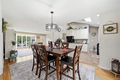 17 Mohawk Place, Massapequa, NY 11758 - Photo 11