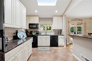 17 Mohawk Pl, Massapequa, NY 11758 - Photo 15