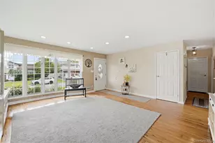 17 Mohawk Pl, Massapequa, NY 11758 - Photo 5
