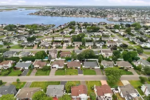 17 Mohawk Pl, Massapequa, NY 11758 - Photo 41