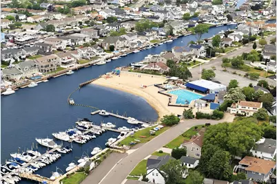17 Mohawk Place, Massapequa, NY 11758 - Photo 43
