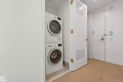3 Court Square #3908, Long Island City, NY 11101 - Photo 11