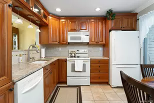 114 Ridgeview Ln, Yorktown Heights, NY 10598 - Photo 3