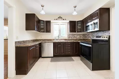 4 Royal Oak Court, Holbrook, NY 11741 - Photo 17