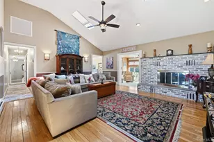 8 Penn Dr, Dix Hills, NY 11746 - Photo 5
