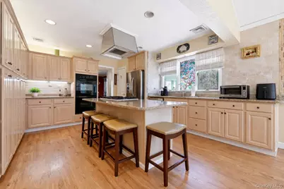 8 Penn Drive, Dix Hills, NY 11746 - Photo 7