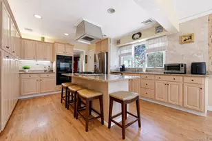8 Penn Dr, Dix Hills, NY 11746 - Photo 7