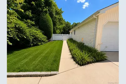 8 Penn Drive, Dix Hills, NY 11746 - Photo 31