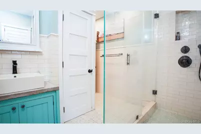14 Easton Street, Lindenhurst, NY 11757 - Photo 11