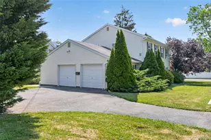 200 Saint Bridgets Ln, Westbury, NY 11590 - Photo 23