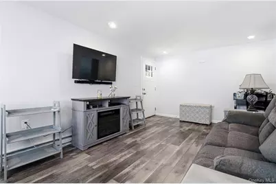 35 Village Circle S, Manorville, NY 11949 - Photo 3
