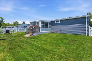 35 Village Cir S, Manorville, NY 11949 - Photo 19
