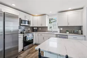 35 Village Cir S, Manorville, NY 11949 - Photo 9