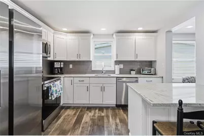 35 Village Circle S, Manorville, NY 11949 - Photo 7