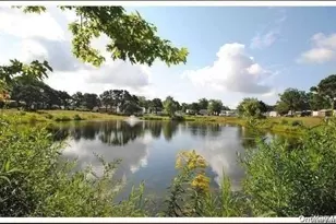35 Village Cir S, Manorville, NY 11949 - Photo 21