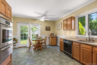 1072 Hunter Avenue, Pelham, NY 10803 - Photo 13