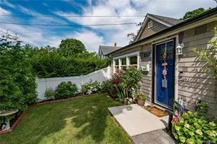 1022 Parkway St, Riverhead, NY 11901 - Photo 3