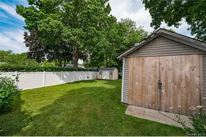 1022 Parkway Street, Riverhead, NY 11901 - Photo 23