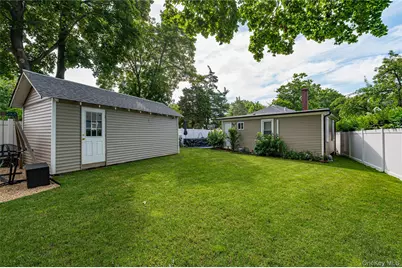 1022 Parkway Street, Riverhead, NY 11901 - Photo 21