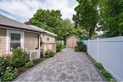 1022 Parkway Street, Riverhead, NY 11901 - Photo 5