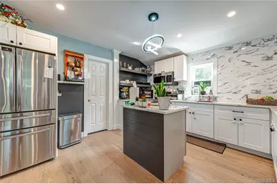 1022 Parkway Street, Riverhead, NY 11901 - Photo 11