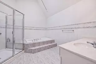19 Sunset Rd W, Albertson, NY 11507 - Photo 13