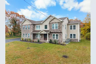 4 Coventry Court, Wheatley Heights, NY 11798 - Photo 3
